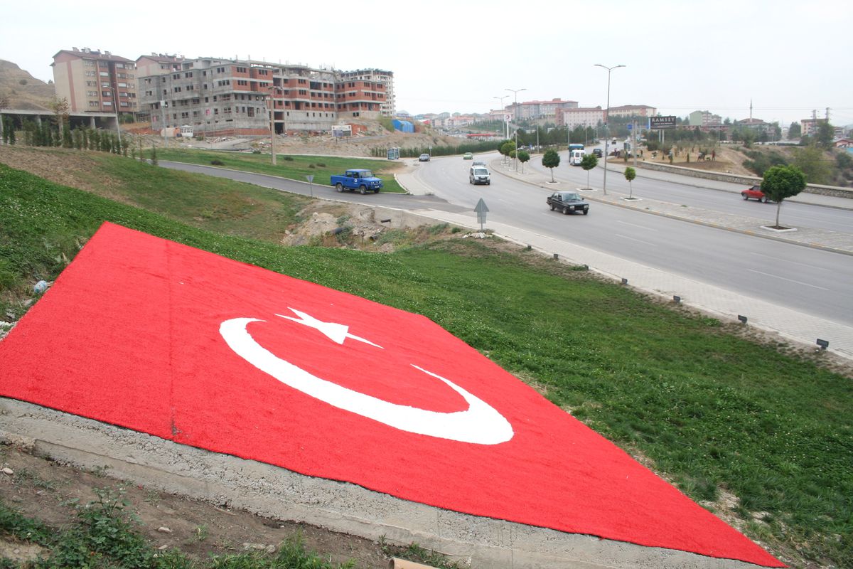Türk Bayrağı Yenilendi