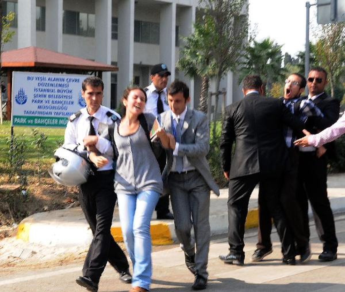 Yıldız Teknik Üniversitesi\'nde 2 Gözaltı