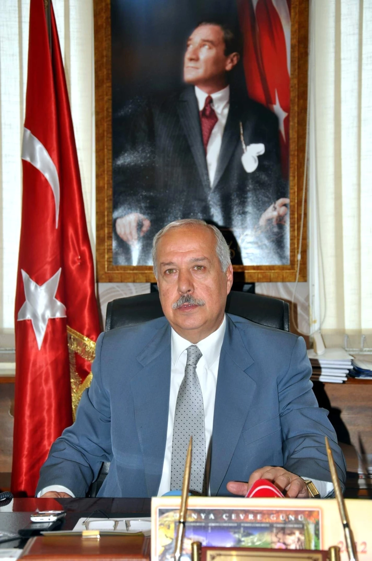 Belediye Başkanı Akdemir, Dünya Öğretmenler Günü\'nü Kutladı
