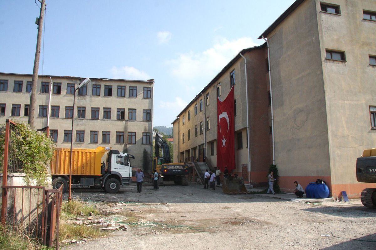 Zonguldak\'ta Kentsel Dönüşüm İçin İlk Binalar Yıkıldı