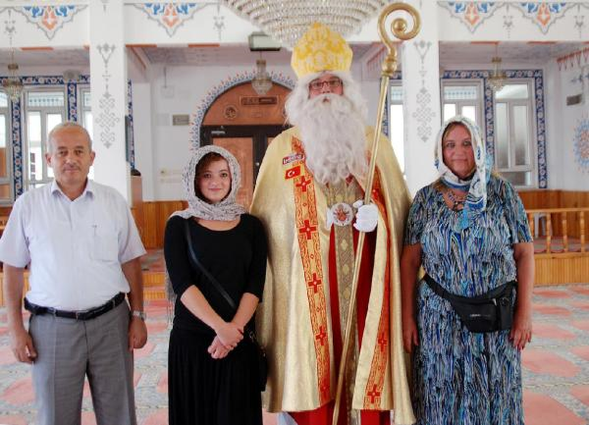 Alman Noel Baba Hıristiyanlar Adına Müslümanlardan Özür Diledi