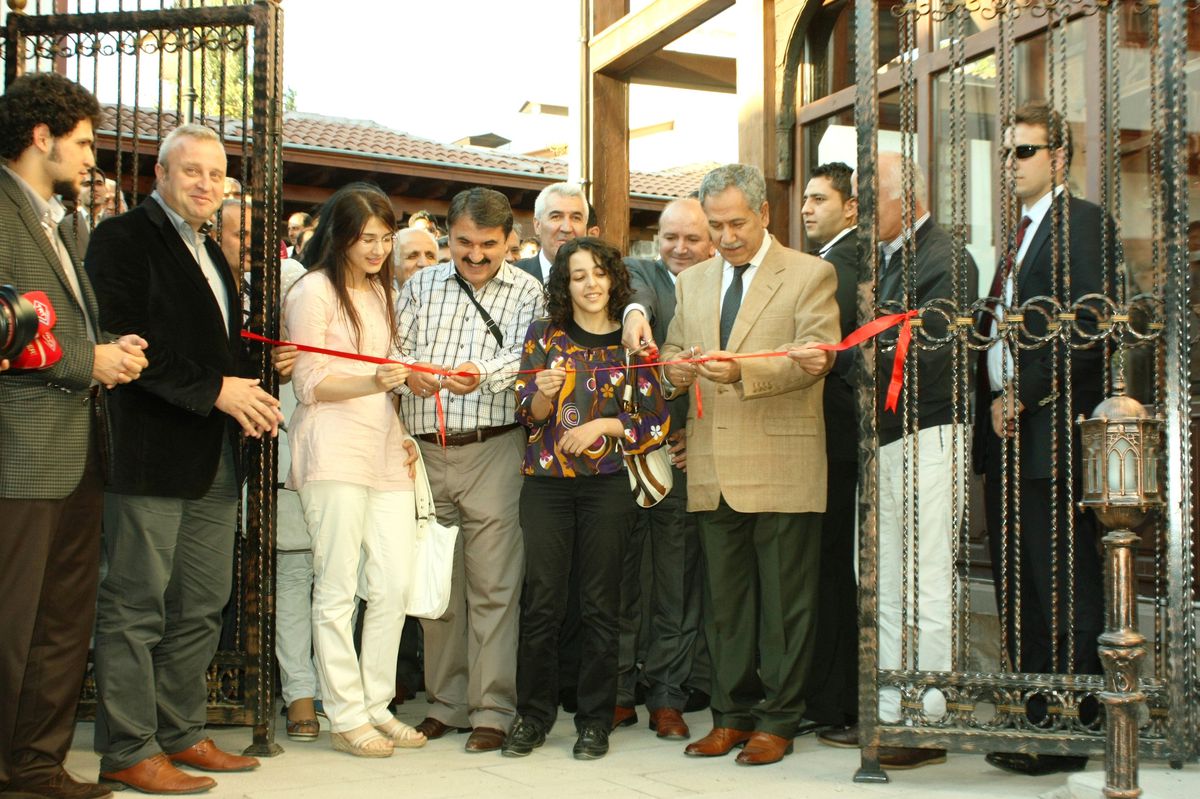 Arınç, Açılışa Katıldı