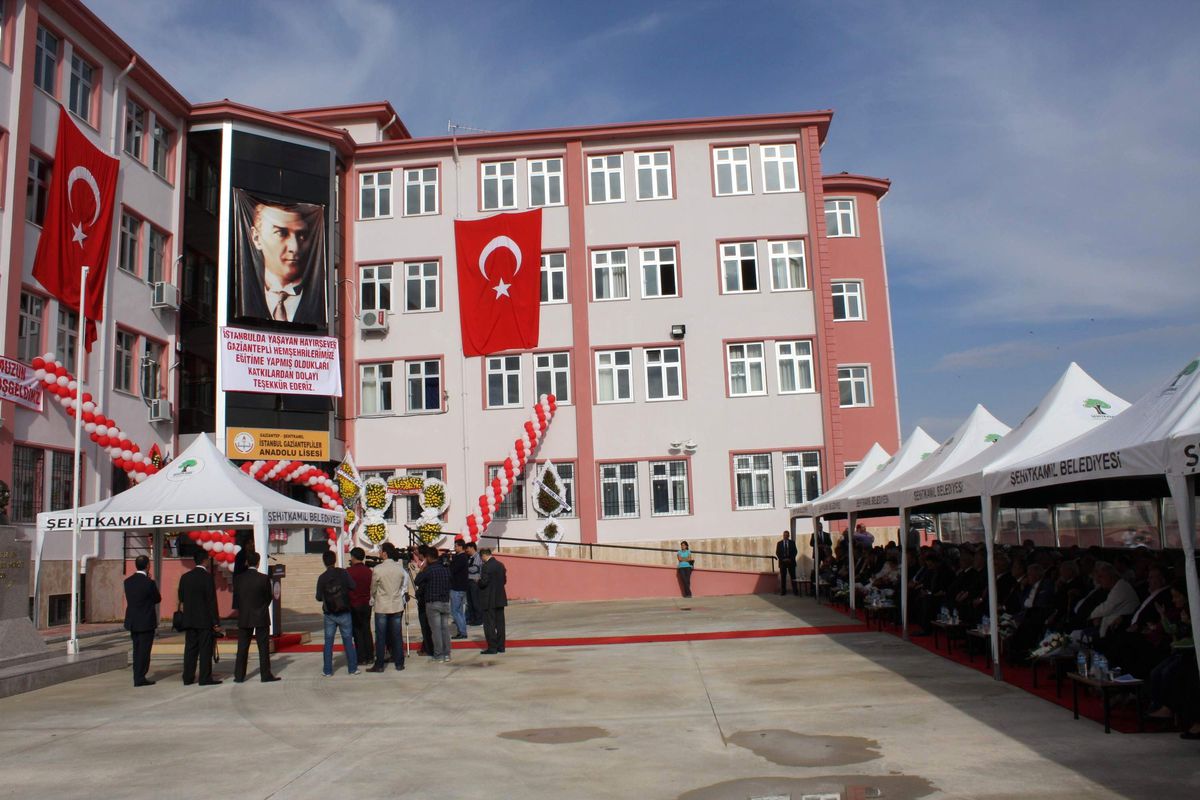 Bakan Şahin, İki Okul Açtı