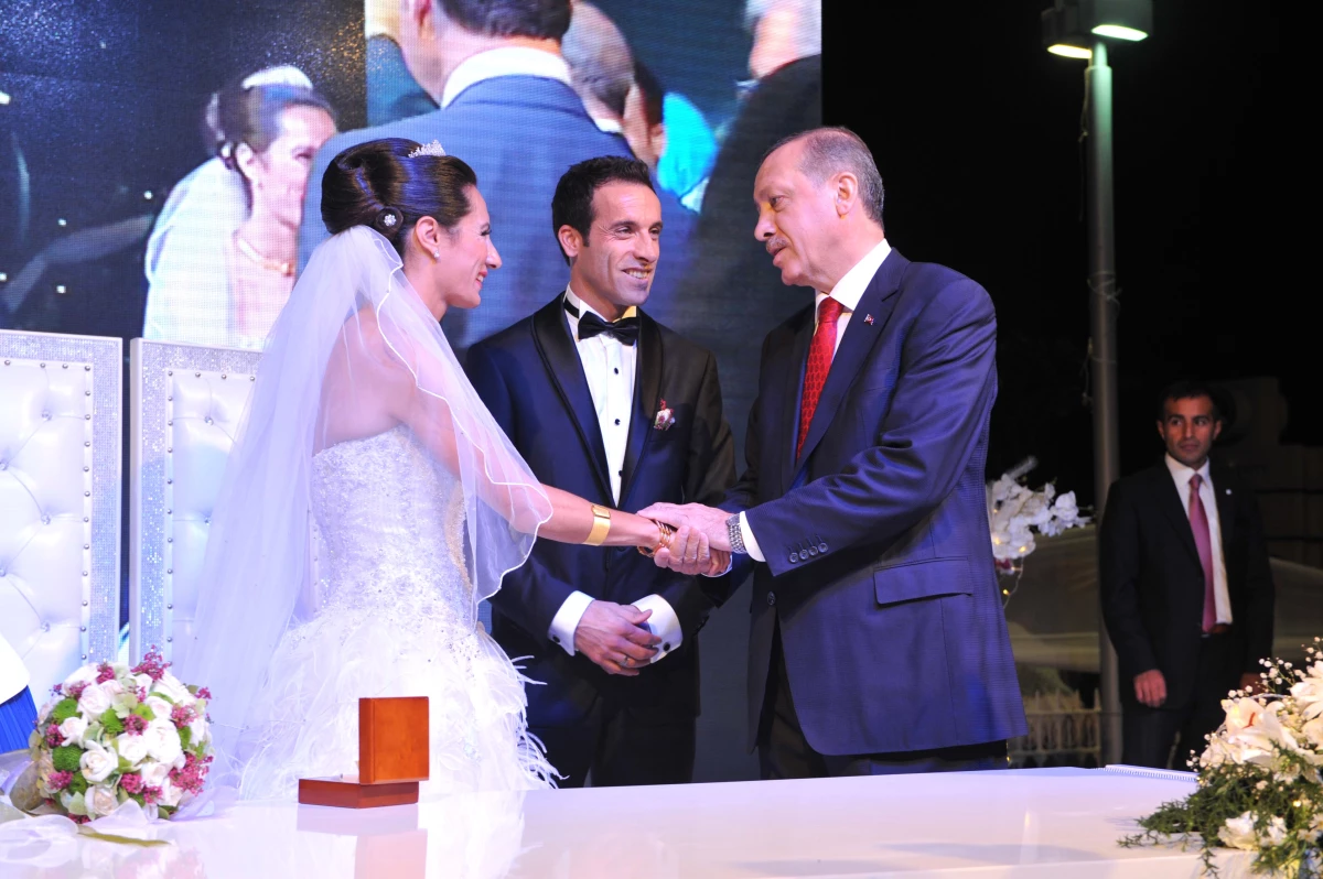 Başbakan Erdoğan, Aslı Çakır Alptekin\'in Düğün Törenine Katıldı