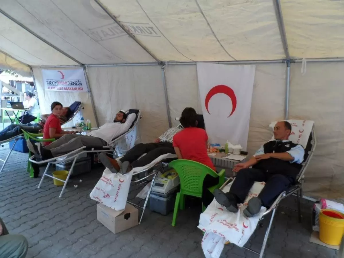 Bayramiç\'te Kızılay\'a 85 Ünite Kan Bağışı