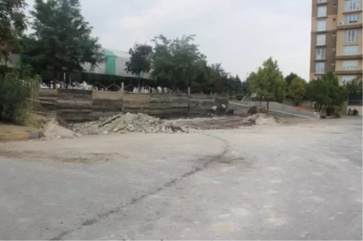 Beylikdüzü\'nde Okullar Yenileniyor