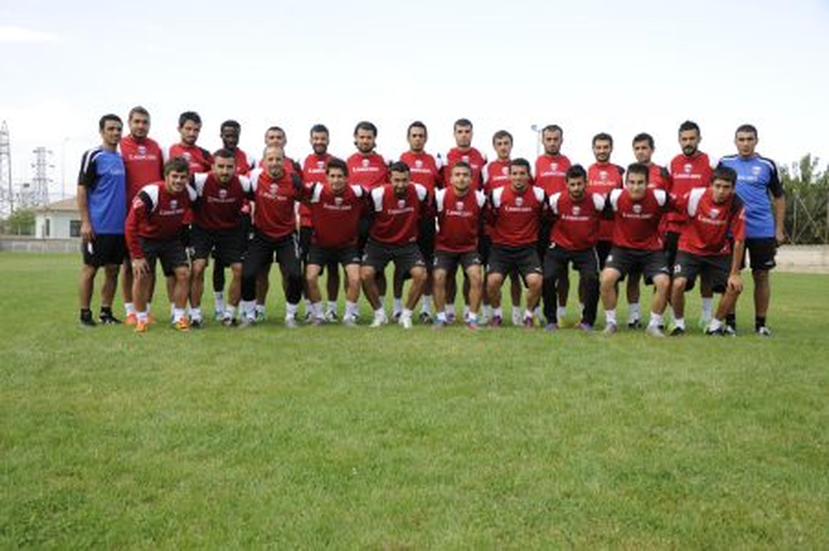 Karaman Belediye Spor Lider Aksaray\'ı Ağırlıyor