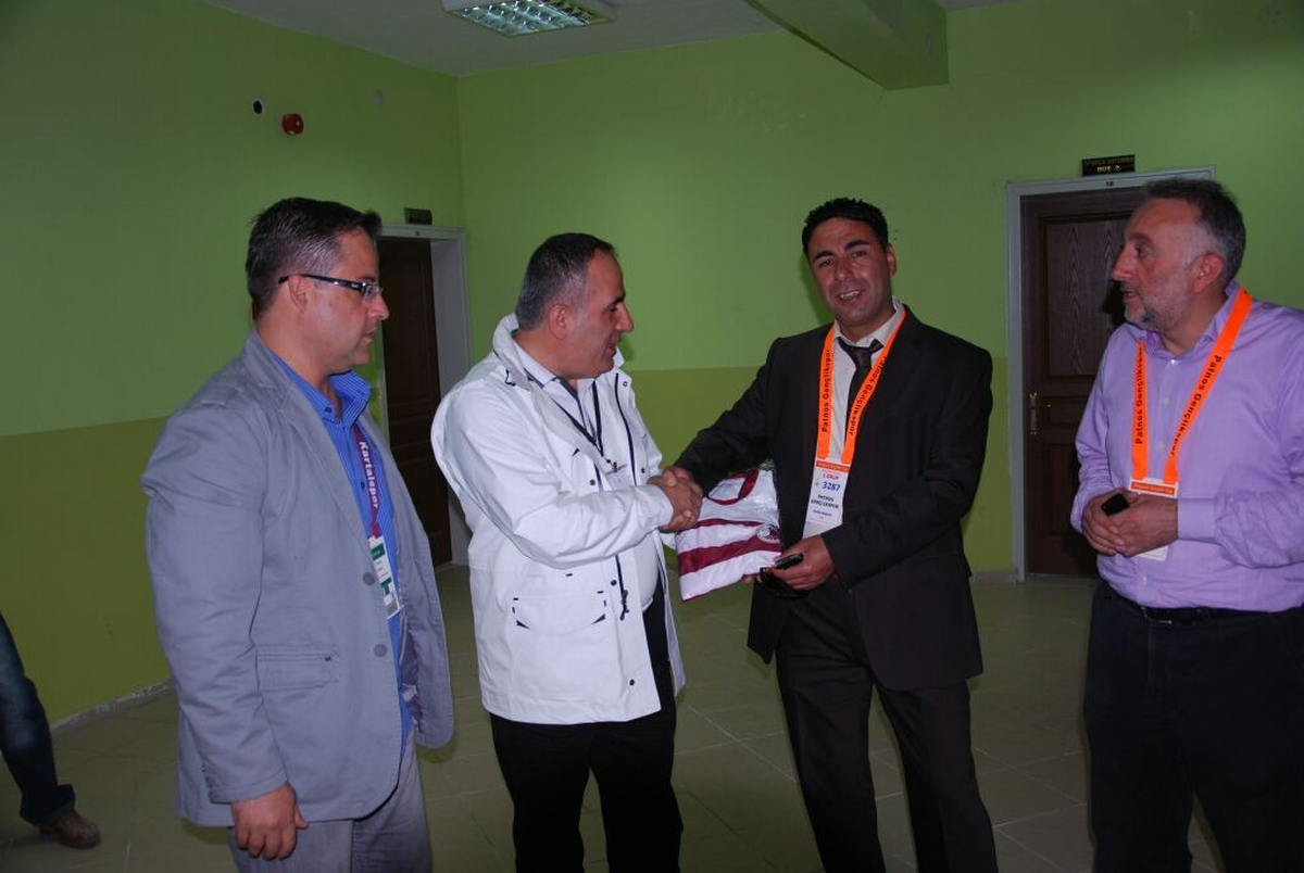 Kartalspor\'dan Patnos Gençlikspor\'a Forma Yardımı