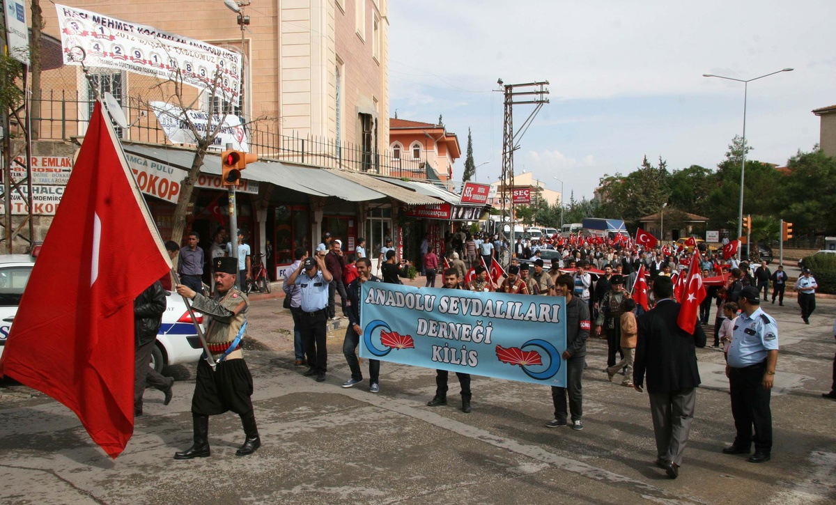 Kilis\'te, "Teröre Karşı Birlik ve Kardeşlik Yürüyüşü"