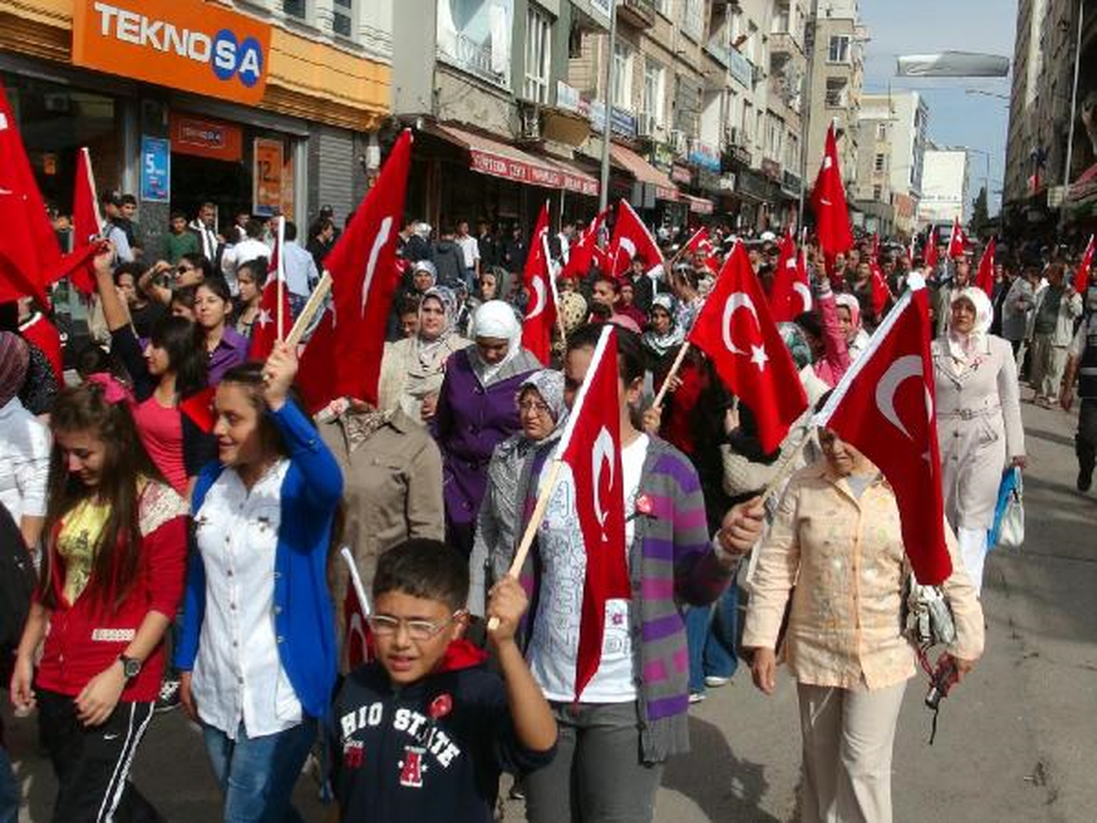 Kilis\'te Teröre Karşı Kardeşlik Yürüyüşü