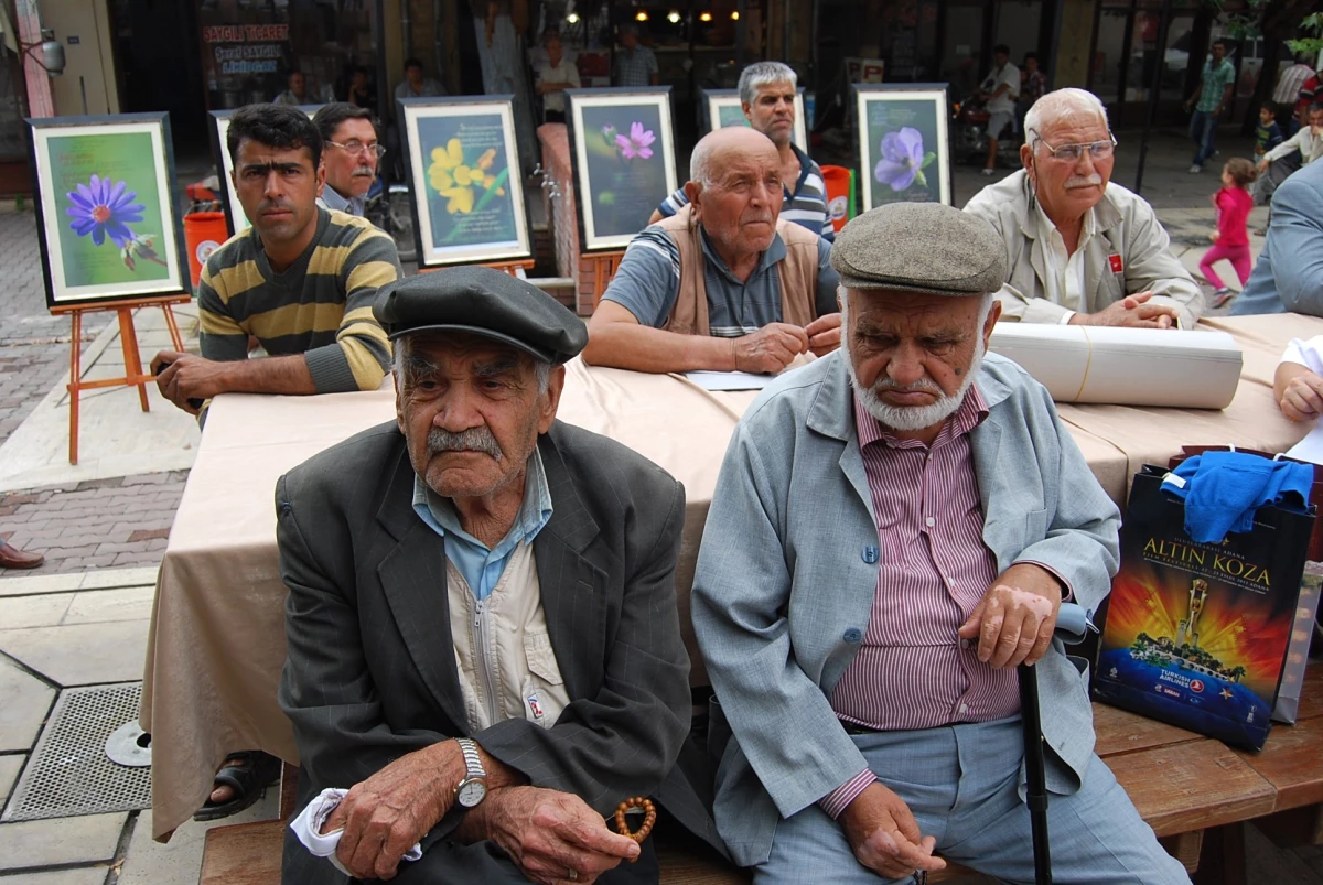 "Kozan Kalesi Çiçekleri ve Karacaoğlan" Fotoğraf Sergisi Açıldı