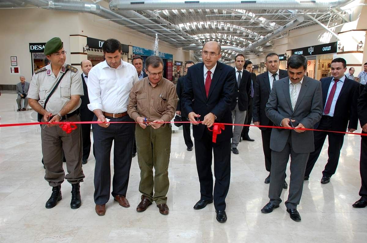 Mahkumların Yaptığı Eserler Avm\'de Sergilendi