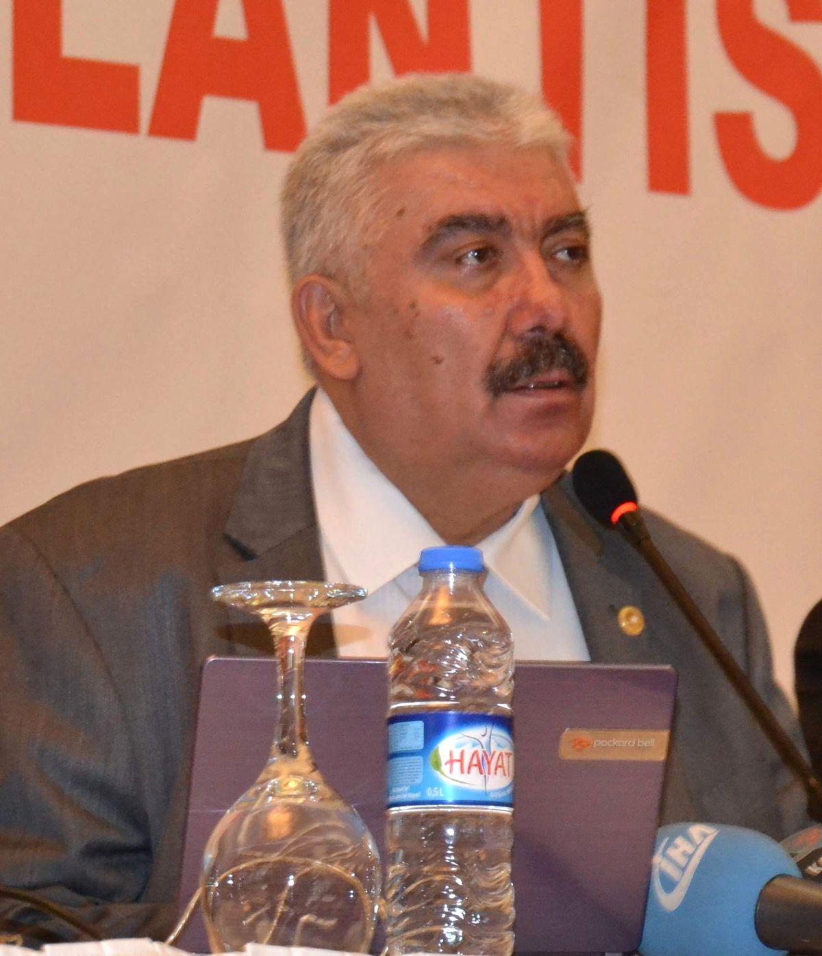 Mhp\'li Yalçın: "Akp İktidarı, Bir Mirasyedidir"