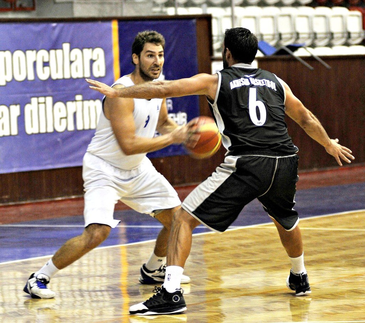 Pi Koleji: 81 - İzmir Büyükşehir Belediyespor: 78