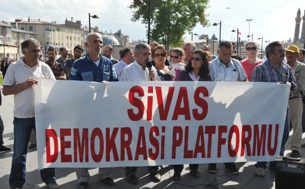 Sivas\'ta \'Tezkere\' Protestosu