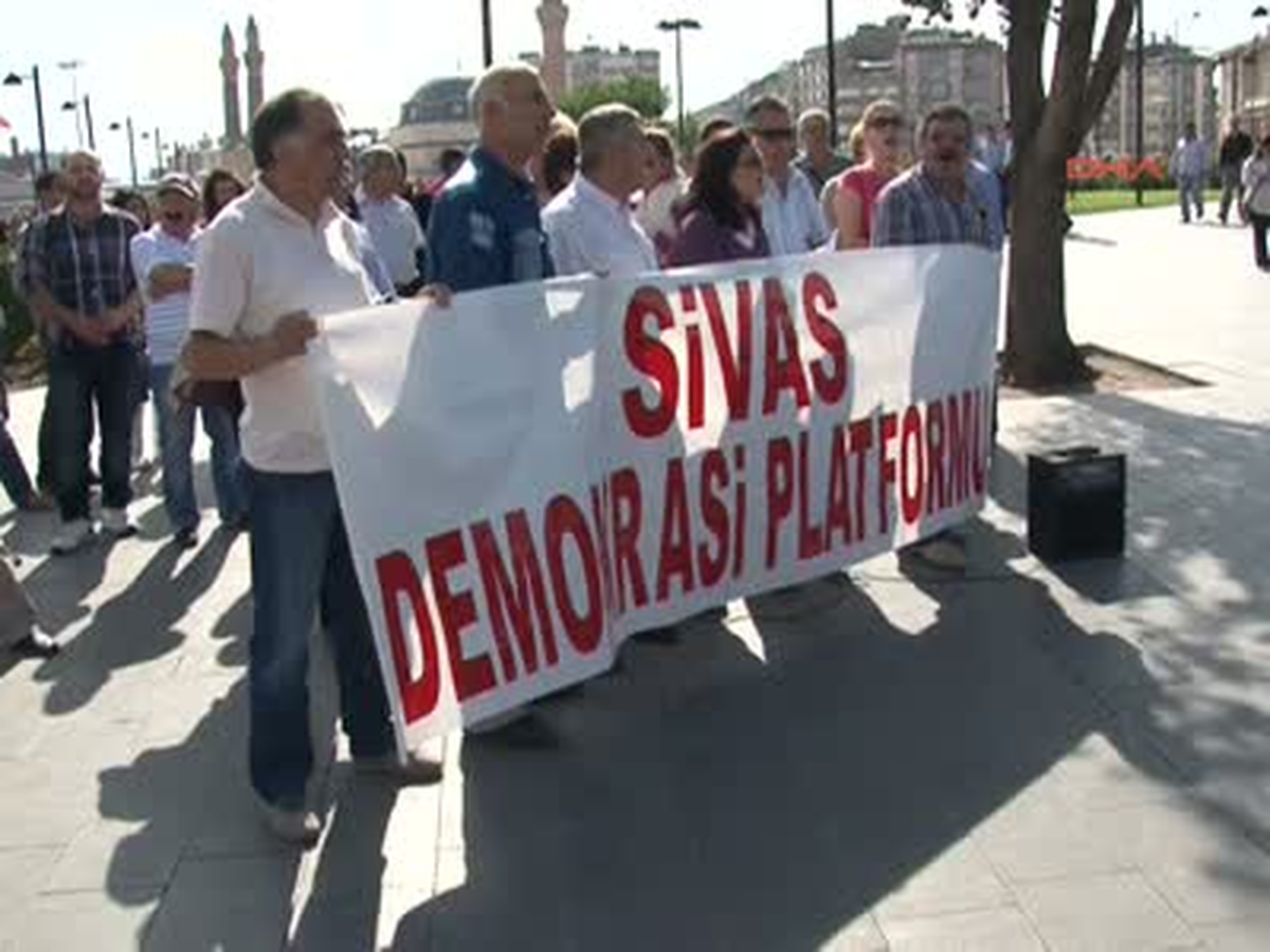 Sivas\'ta \'Tezkere\' Protestosu