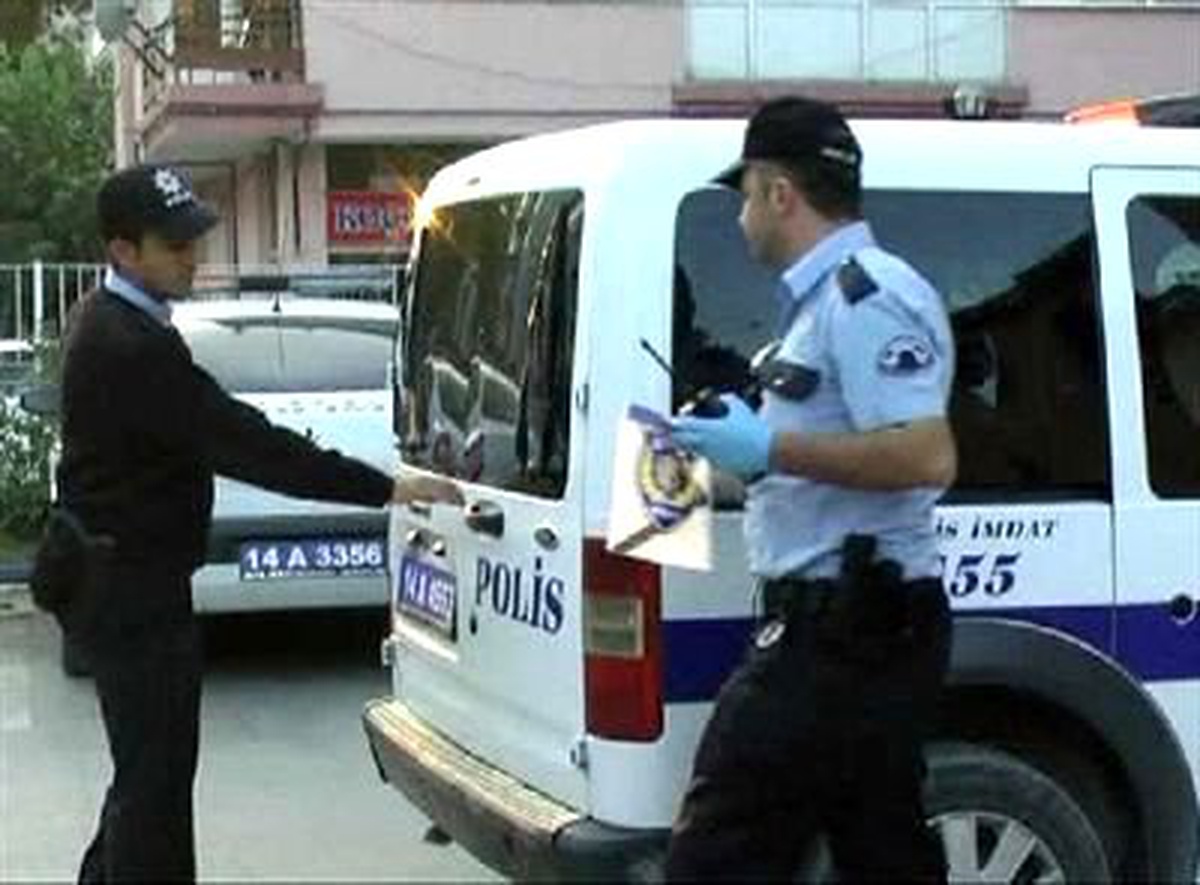 Tavuklarına Saldıran Köpeğin Boğazını Keserek Öldürdü