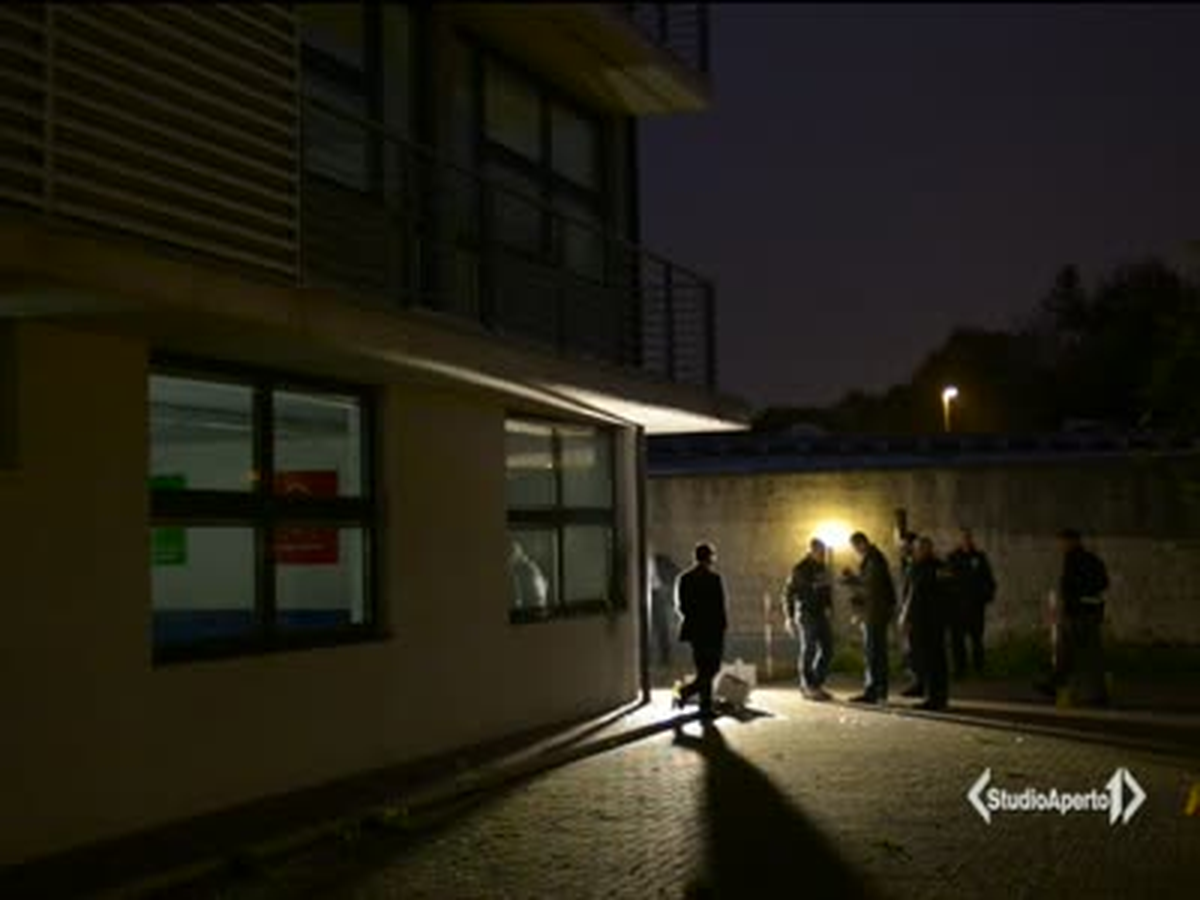 Vergi Dairesi Önünde Bomba Patladı