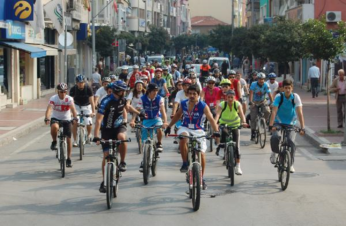 Yalova\'da Bisiklet Festivali İdo Protestosu ile Başladı