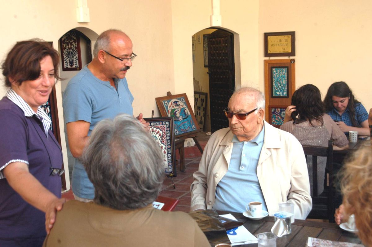 Yaşar Kemal\'in Çini Merakı