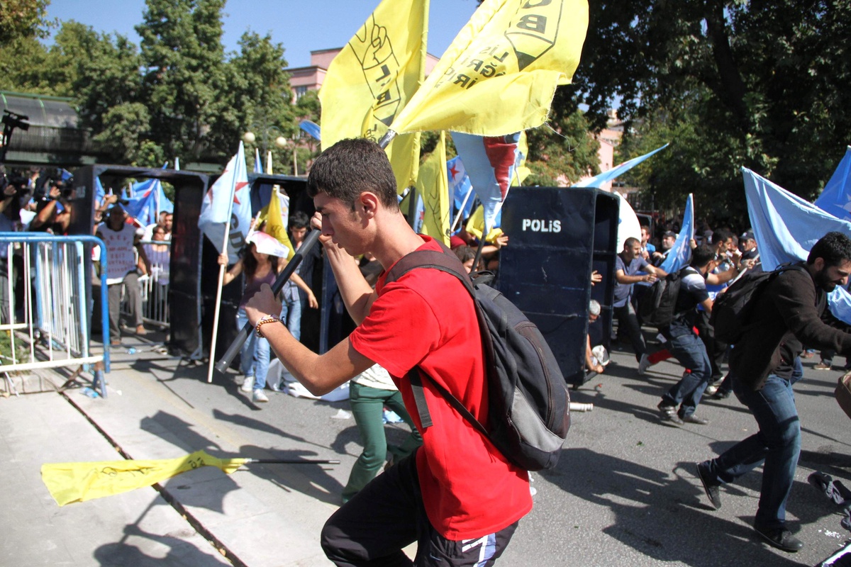 1ankara\' da Alevi Derneklerinin " Eşit Yurttaşlık" Mitinginde Gerginlik Çıktı
