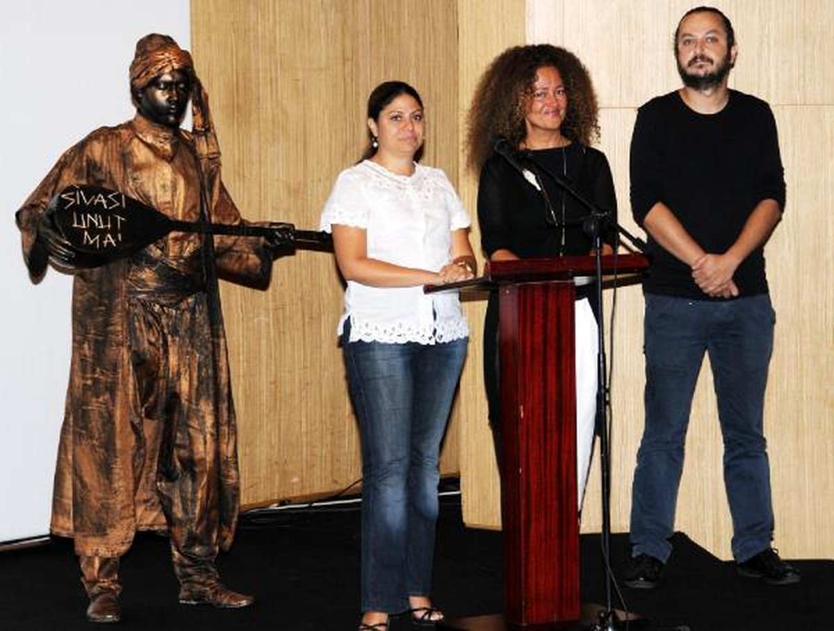 Altın Portakal\'da İlk Gala; Menekşe\'den Önce