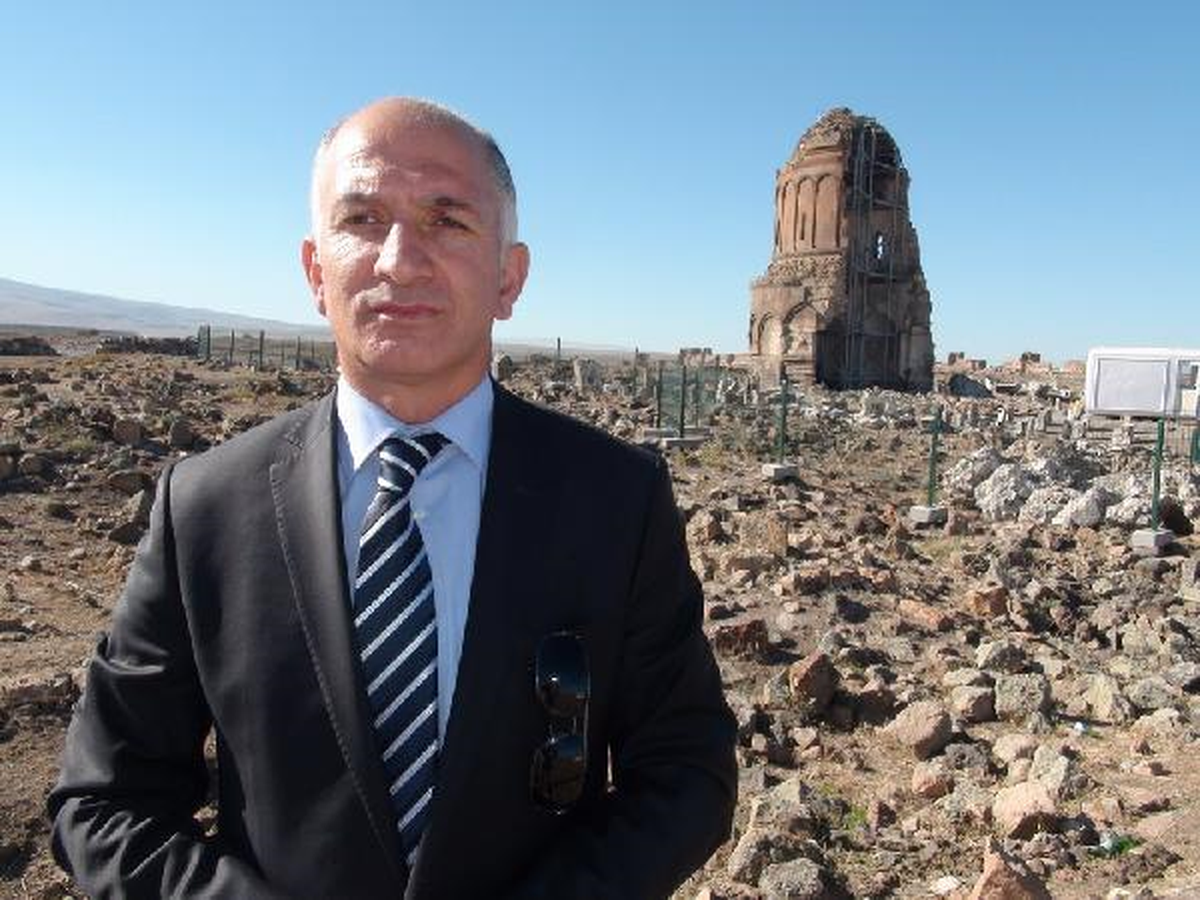 Ani Harabeleri\'nde Hayvanlar Otluyor
