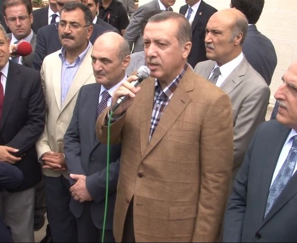 Başbakan Erdoğan Annesi İçin Mevlit Okuttu (2)