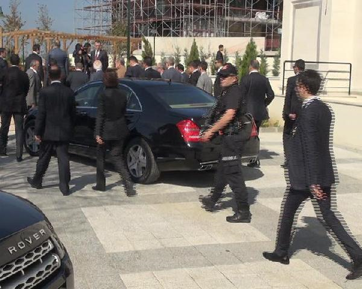 Başbakan Erdoğan Annesi İçin Mevlit Okutuyor (1)