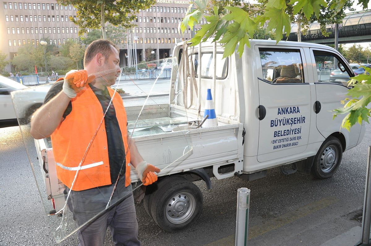 Başkent\'te Hasar Büyük