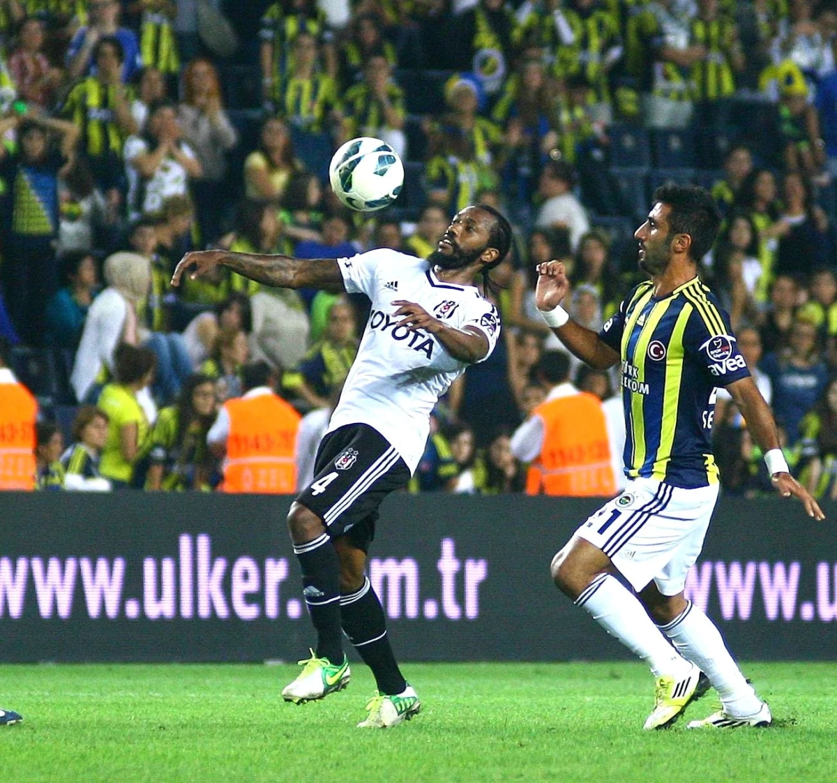 Beşiktaş, Fenerbahçe\'ye Direnemedi