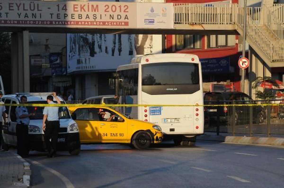Beyoğlu\'nda Patlayıcı Madde Paniği