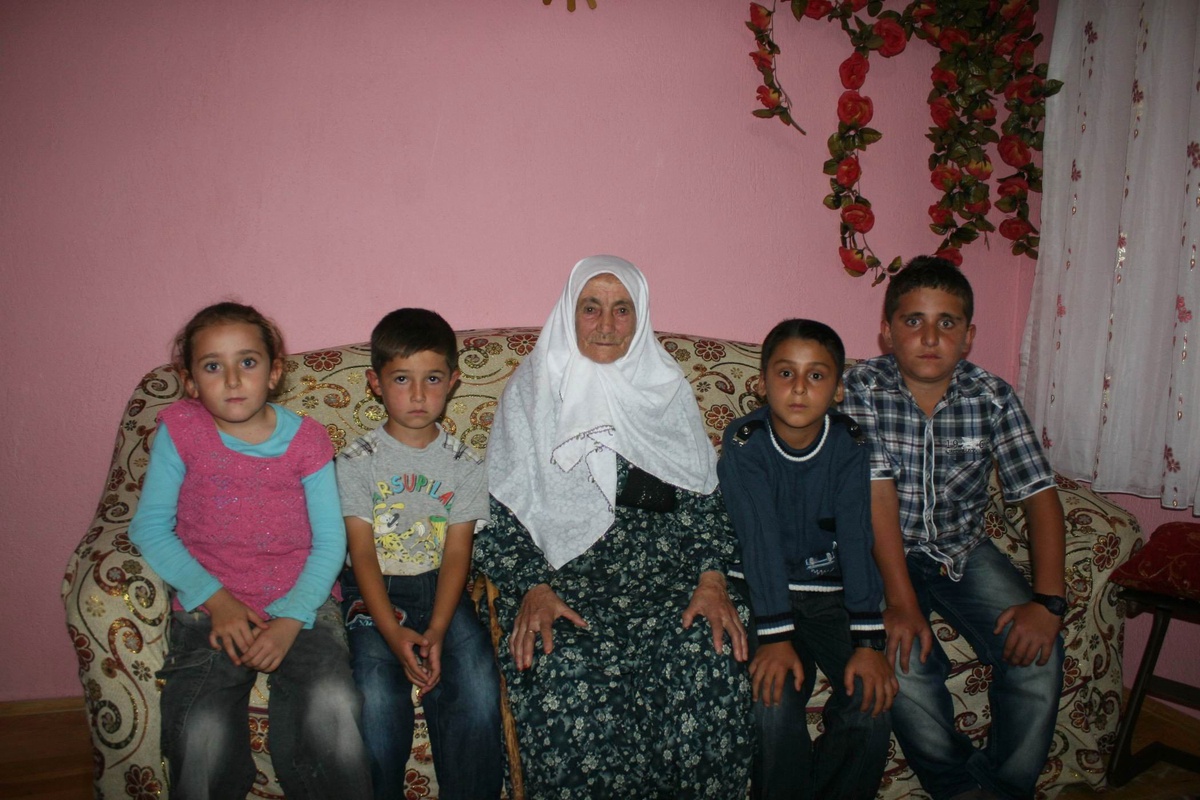 Cumhuriyet\'ten 1 Yaş Küçük
