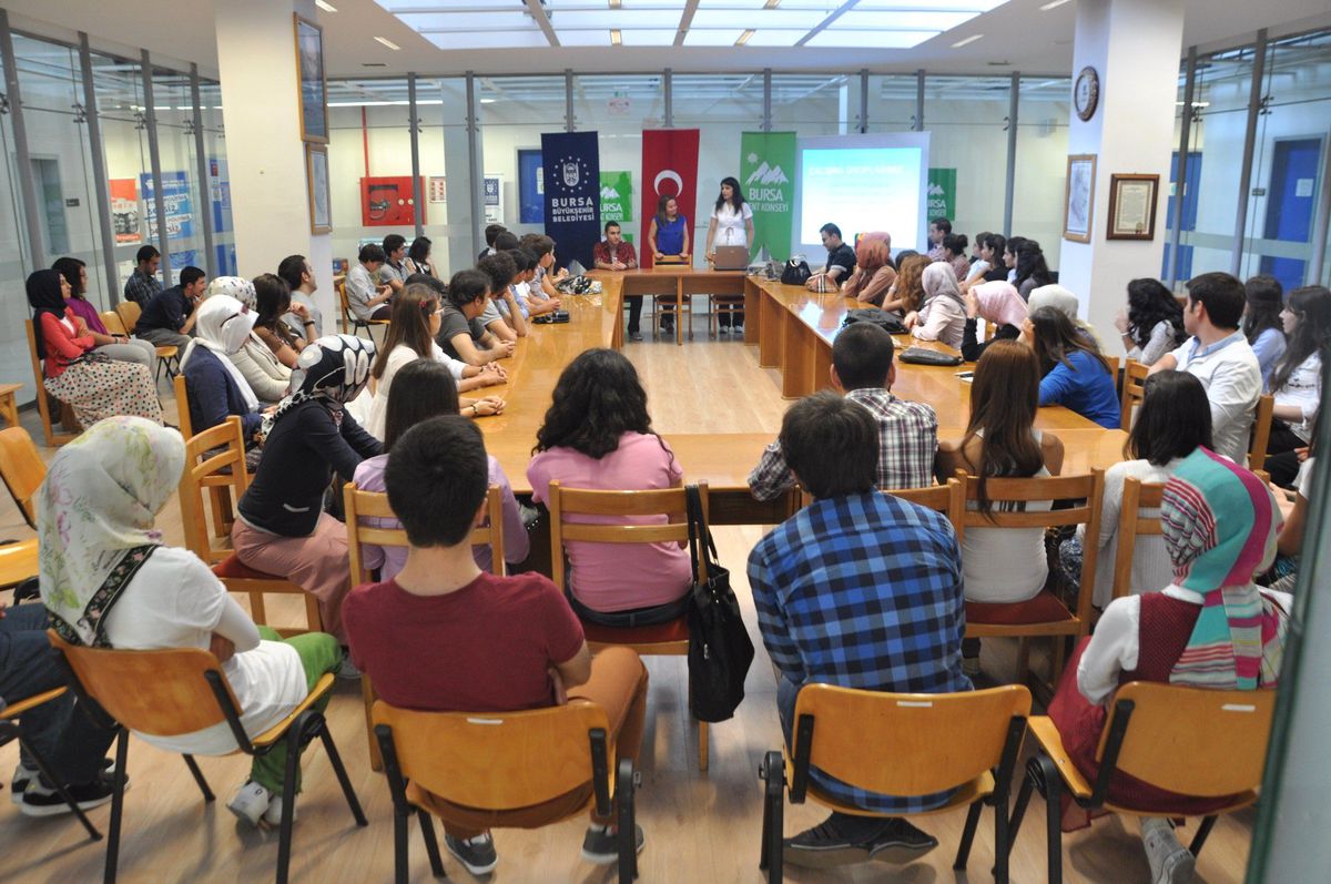 Gençlik Meclisine Yoğun İlgi