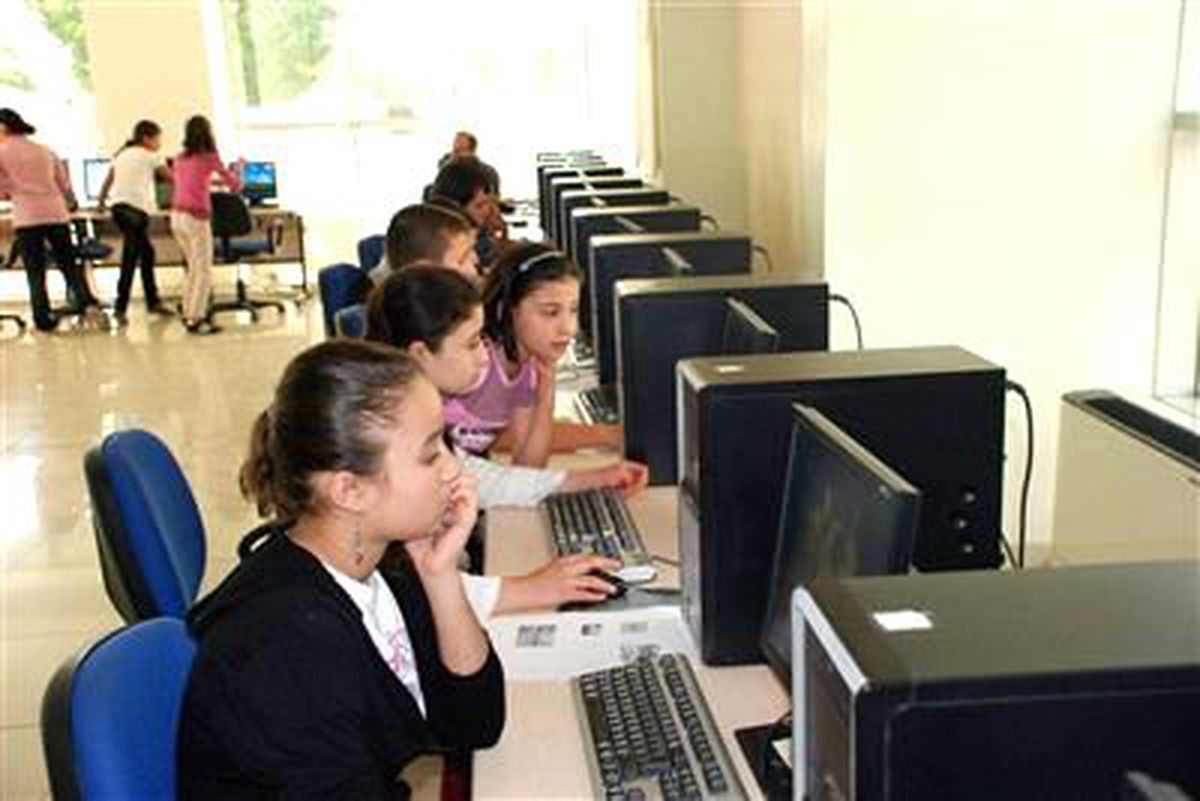 Karatay\'da Ücretsiz İnternet Evleri Yoğun İlgi Görüyor