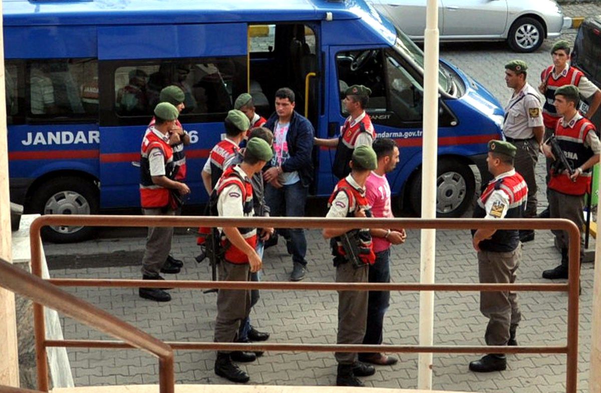 Katalogdan Seçtirip Depodan Çalıp Sattılar