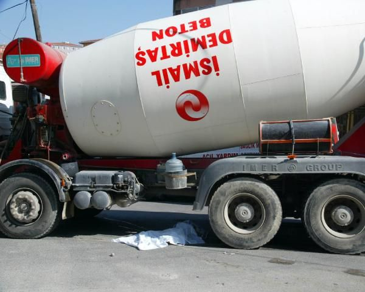 Küçük Çocuk, Beton Mikserinin Altında Can Verdi