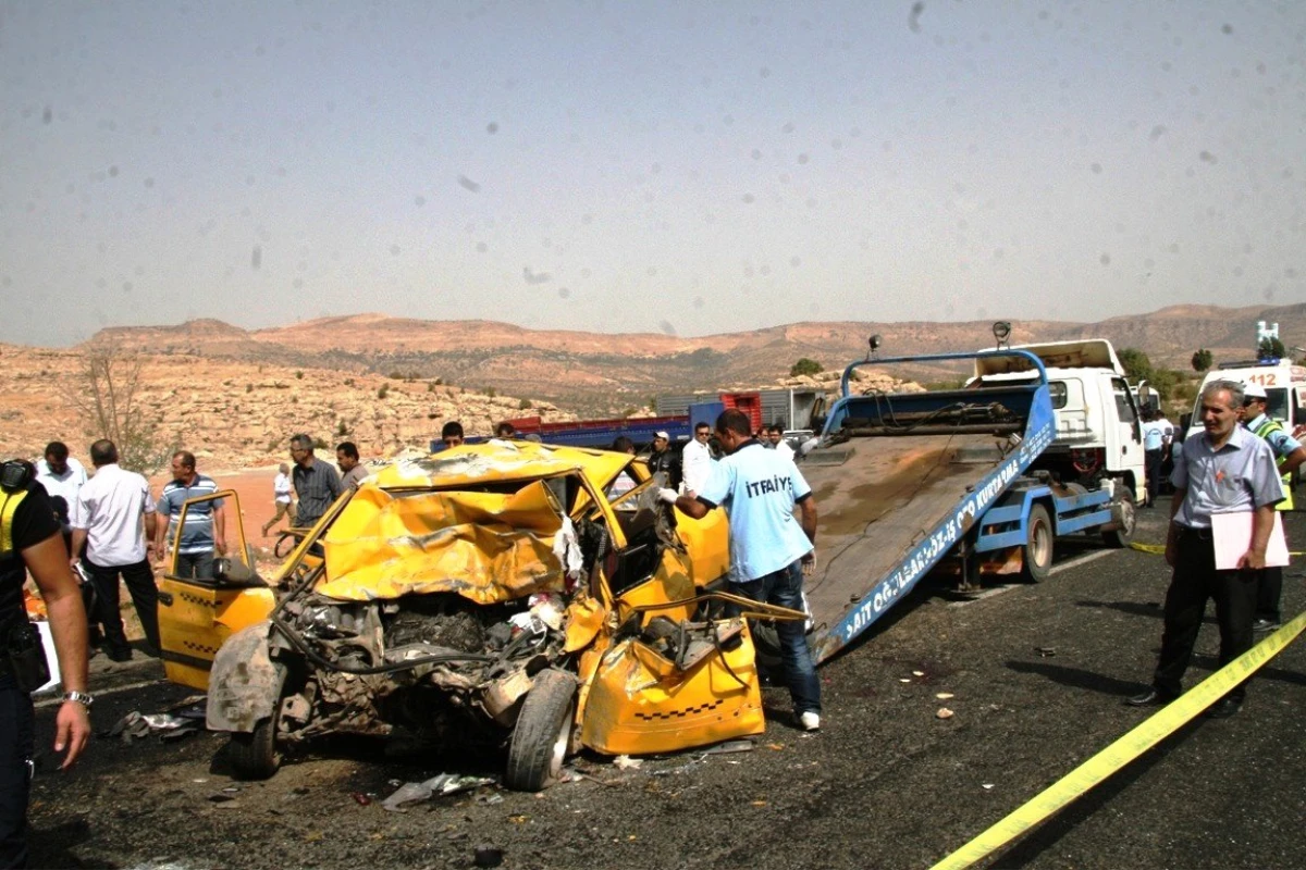 Mardin\'de Trafik Kazası: 4 Ölü, 12 Yaralı