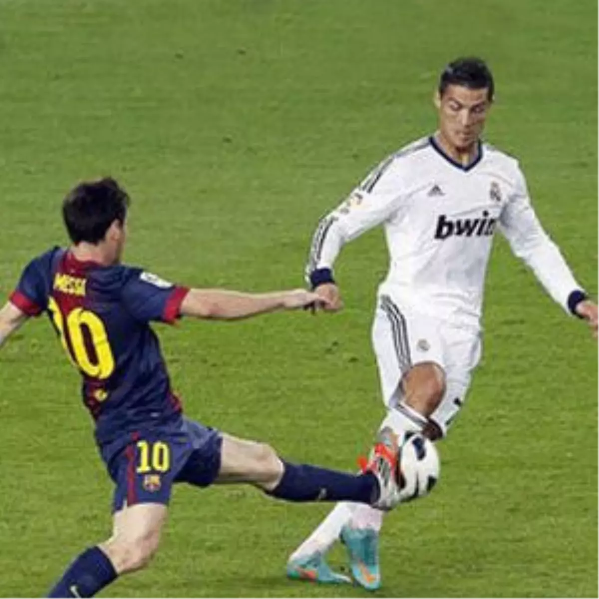 Messi: 2 - Ronaldo: 2