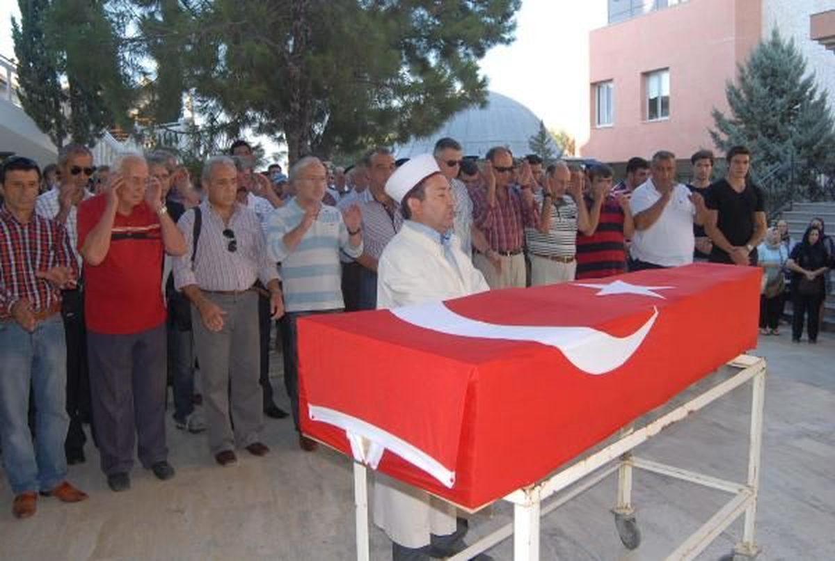 Ölen Pilot Son Yolculuğuna Uğurlandı