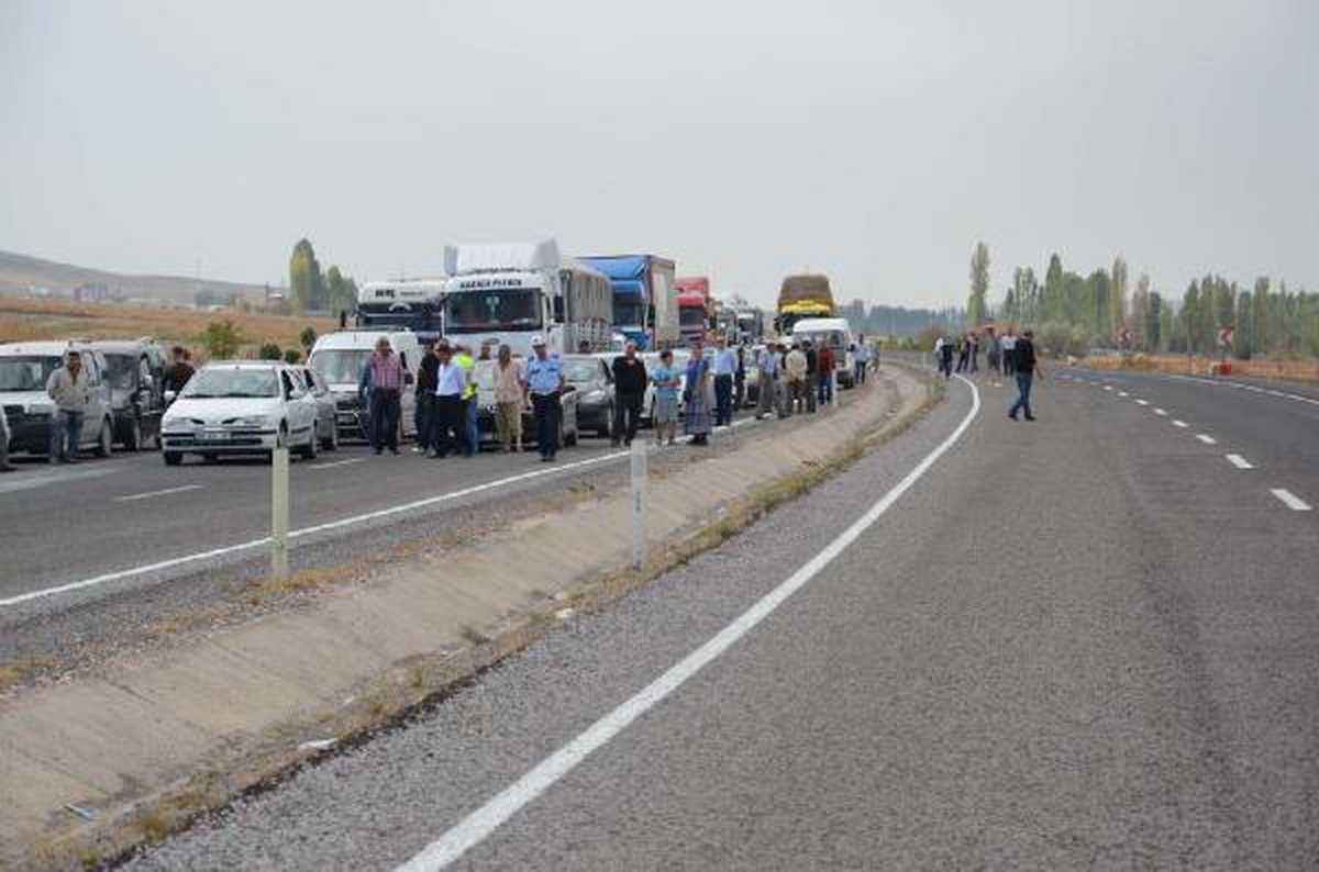 Park Halindeki Kamyonetin Altında Bomba Düzeneği
