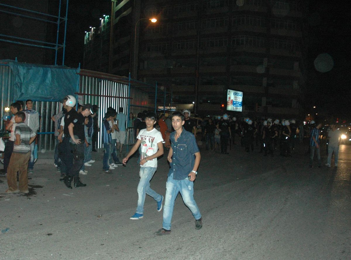 Polis ile Taraftarlar Arasında Gerginlik