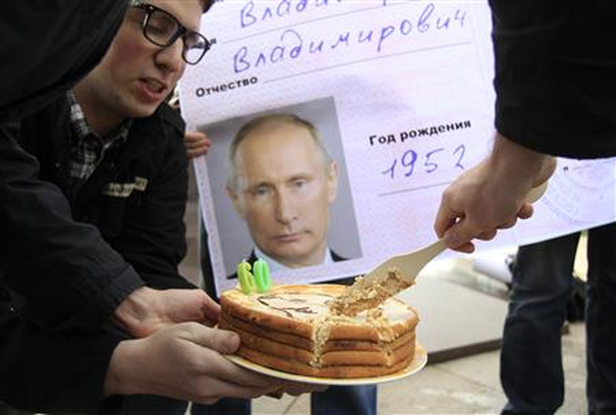 Putin\'in 60. Doğum Yıldönümünde Muhalefetten Emeklilik Hatırlatması
