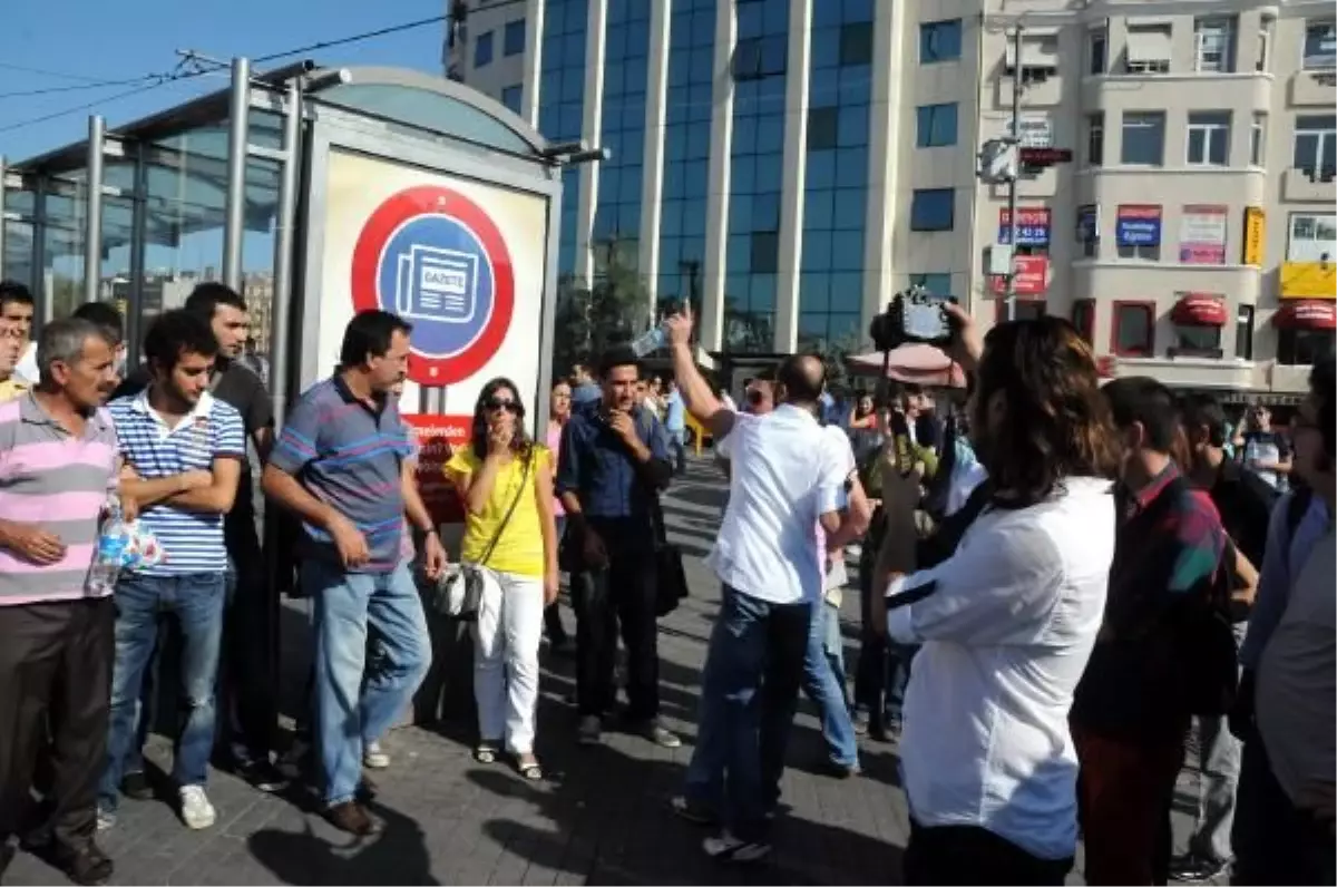 Taksim\'de Eylem Yapan BDP\'li Grupa Polis Müdahale Etti