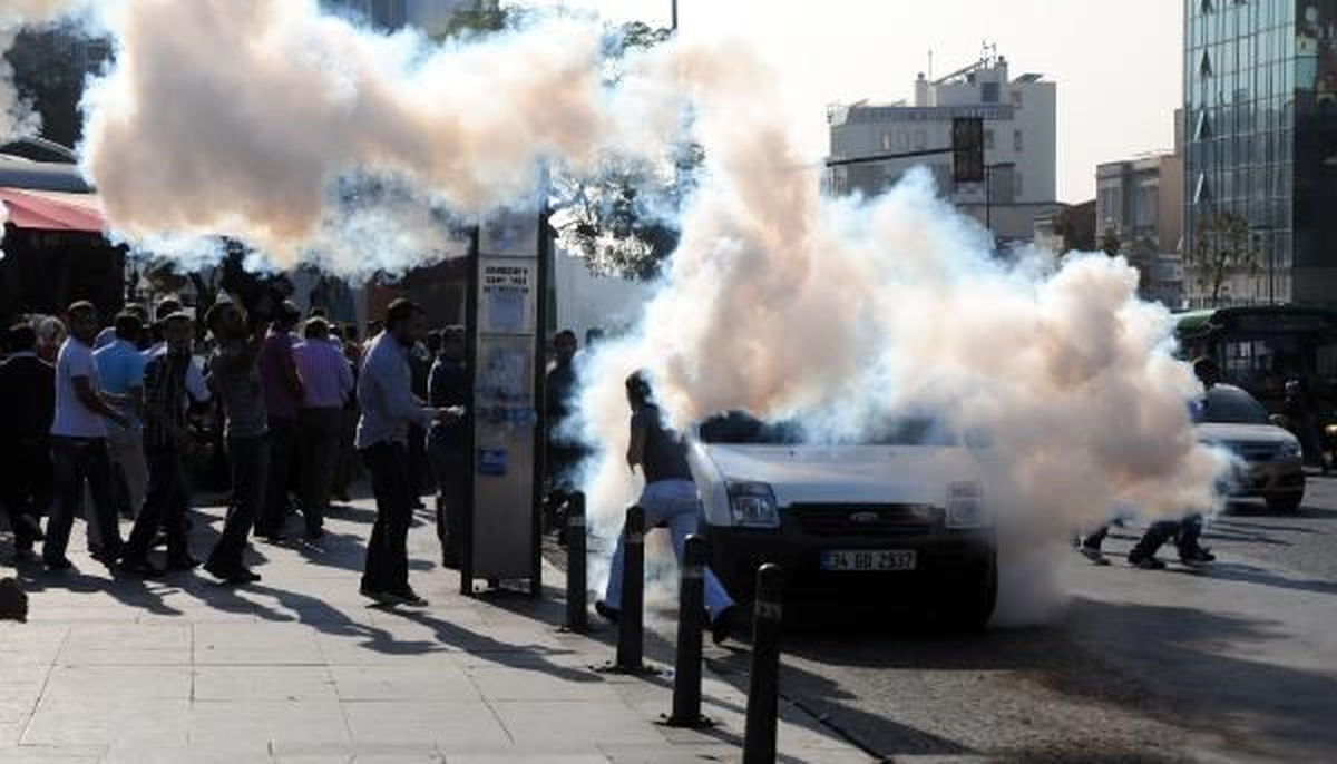 Taksim\'de Göstericilere Polis Müdahalesi