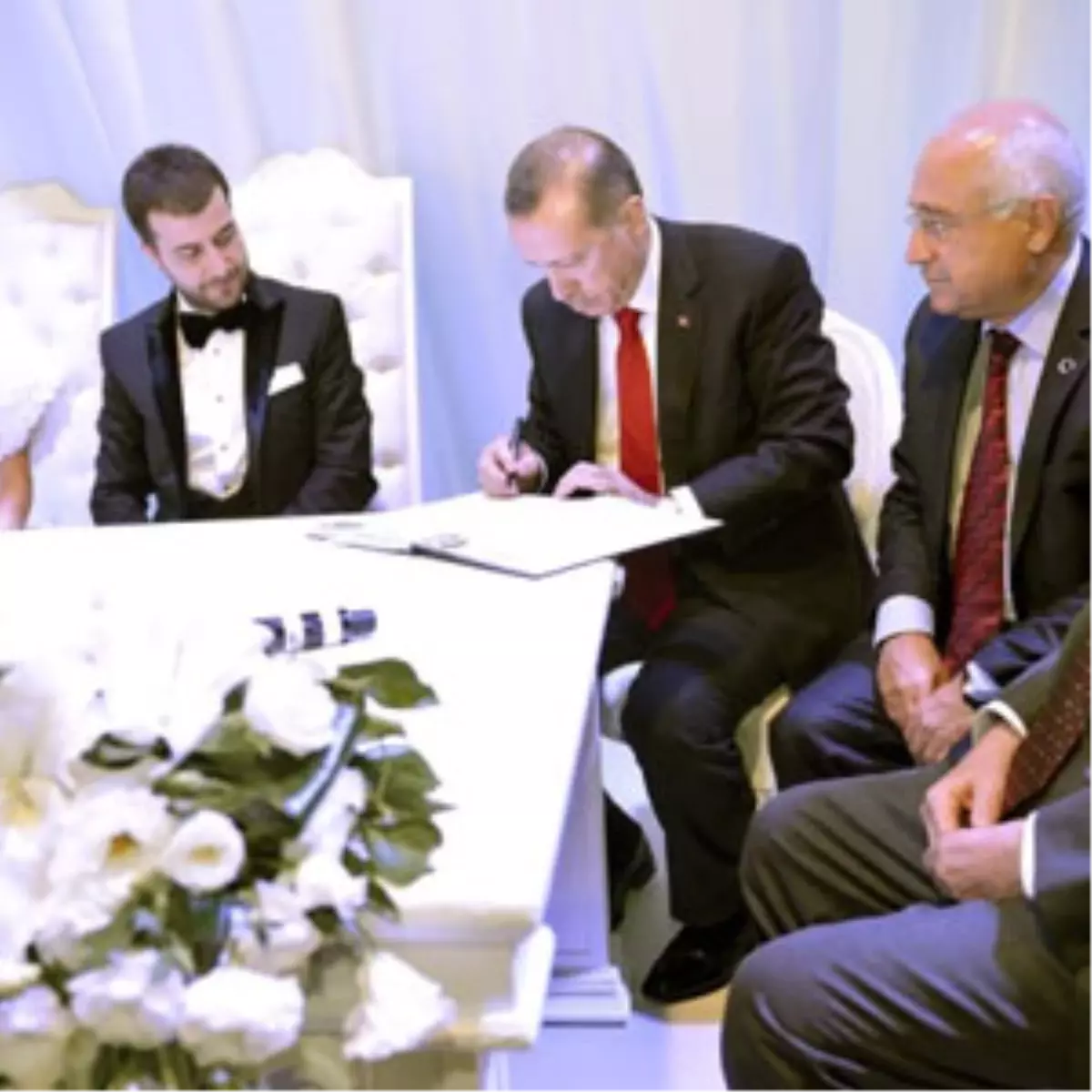 TBMM Başkanı Çiçek ve Başbakan Erdoğan Nikah Şahitliği Yaptı