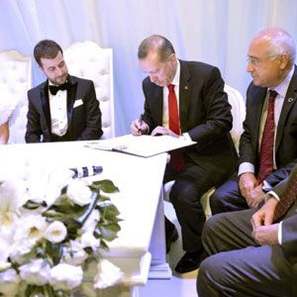 TBMM Başkanı Çiçek ve Başbakan Erdoğan, Nikah Şahitliği Yaptı