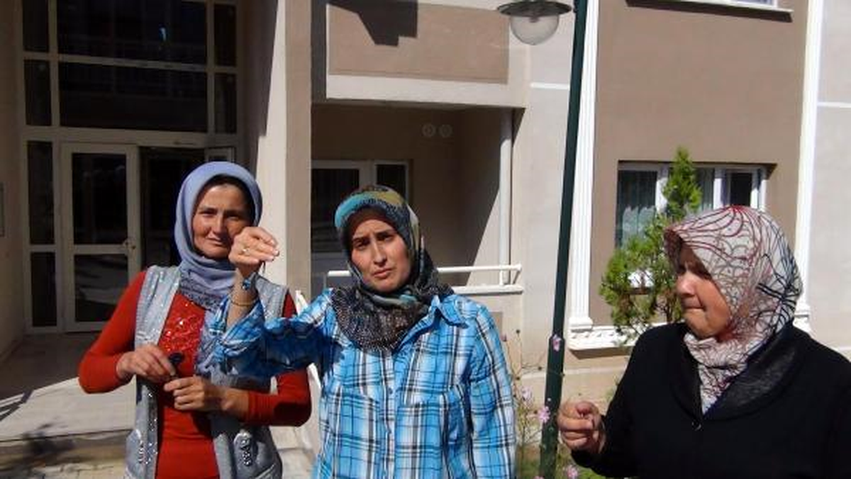 Toki, Depremzedelere Verdiği Evlere \'Yanlış Hesap\' Diye Zam Yaptı