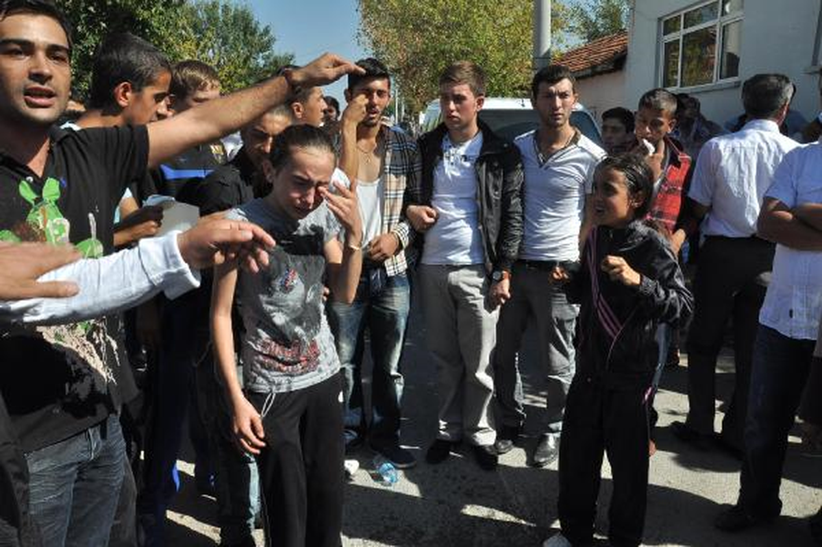 Yol Kapatan Mahalleliye Biber Gazlı Müdahale