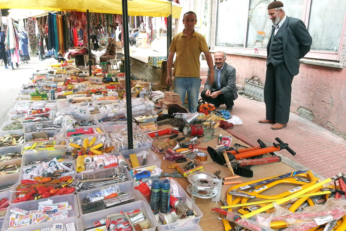 14 Metrekare Sergide 500 Çeşit Ürün Satıyor